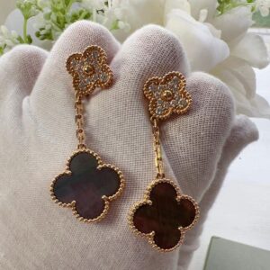 Black styled earring - Image 1