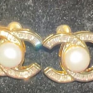 C shape Gold earrings - Image 1