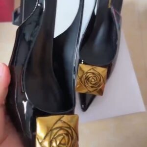 Square gold rosette plaque Shoe - Image 1