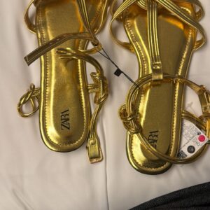 Gold designer strings shoe - Image 1
